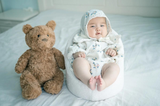 赵县宝宝吃不饱母乳的症状